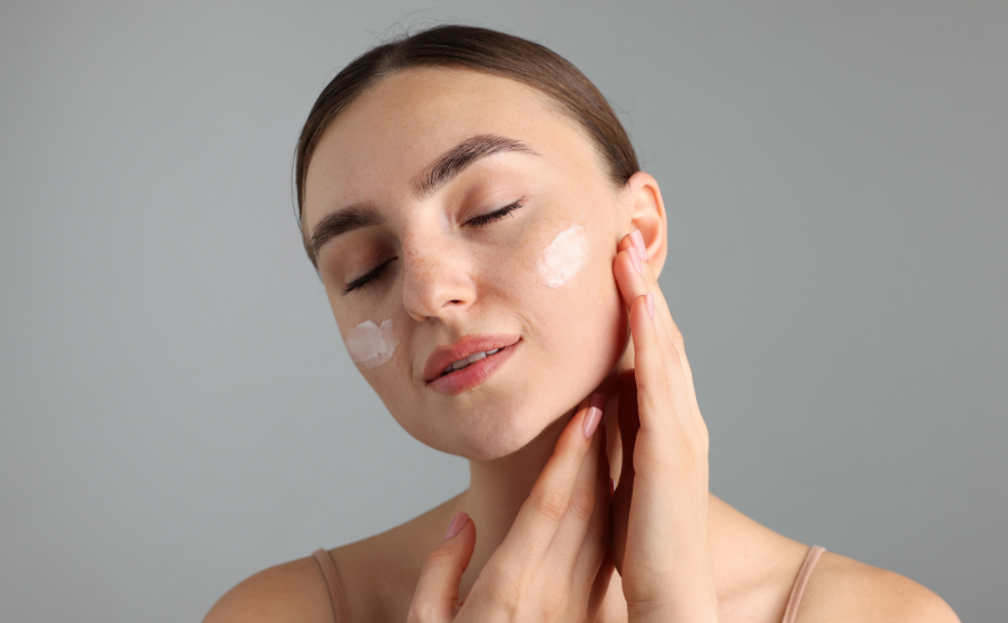 Najlepsze serum do twarzy || ranking top kosmetyków w zależności od rodzaju skóry